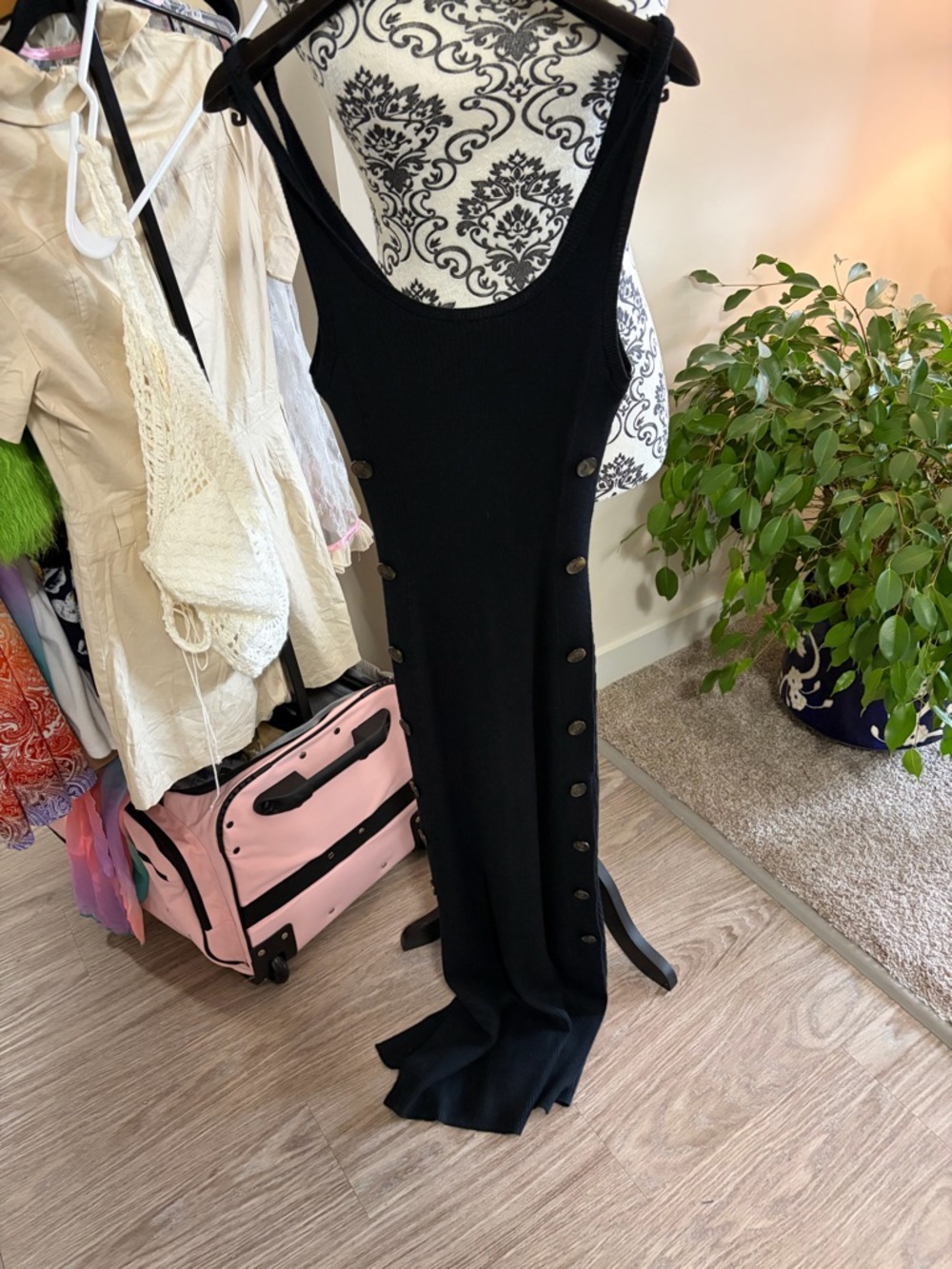ABERCROMBIE & FITCH - NICOLE GREENFIELD- “New” Black Ribbed Button-Side Maxi